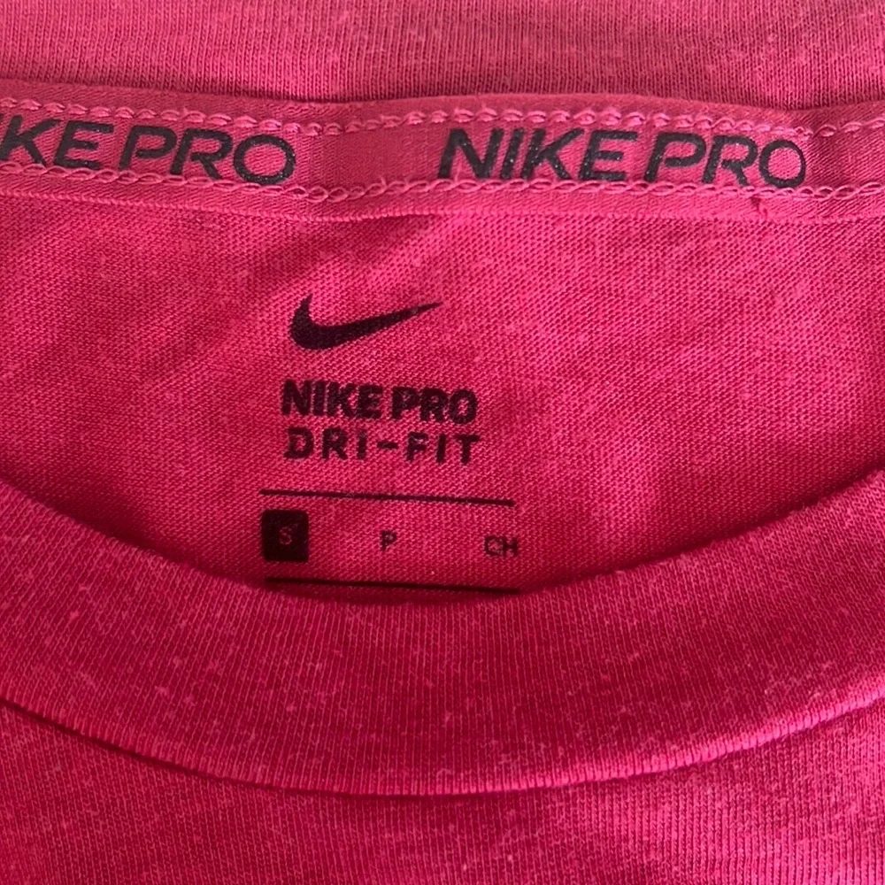 Nike short sleeve shirts in red and pink S - Picture 3 of 5